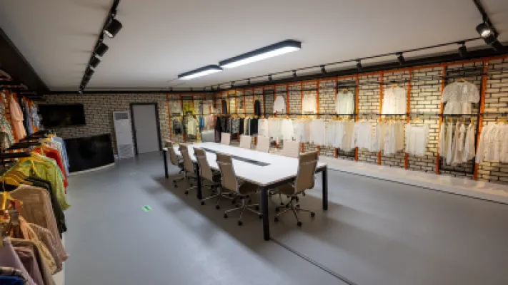 IMG_E86686-EA261C-B79D13-0FF677-3B697E-3AFE2F