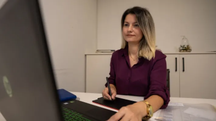 IMG_FE7DD7-B9DF8C-5F3D0F-4A40D0-5FB5FB-434FDD